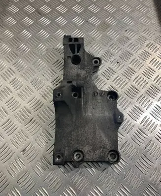 Skoda Octavia Mk2 (1Z) Generator/alternator bracket 038903143AF