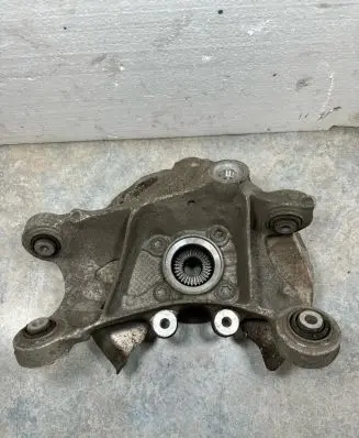 Rear wheel hub spindle/knuckle