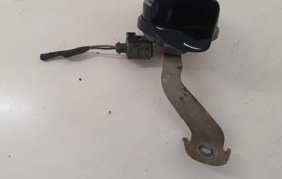 Volkswagen PASSAT B6 Horn signal 3C0951221