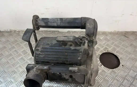 Volkswagen Multivan T4 Air filter box 074129618A