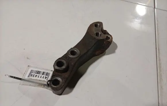 Honda Accord Engine mounting bracket 