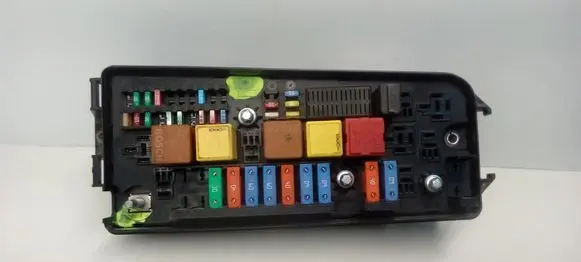 Opel Signum Fuse module 13144709UQ 13144709 519066013