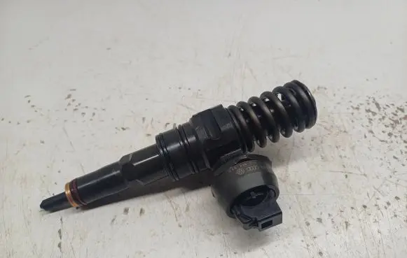 Audi A4 S4 B6 8E 8H Fuel injector 038130073AK 0414720038