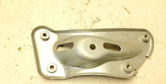 Skoda Yeti (5L) Fender mounting bracket 1Z0810679D