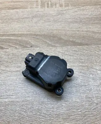Ford C-MAX I Air flap motor/actuator 3M5H19E616AB