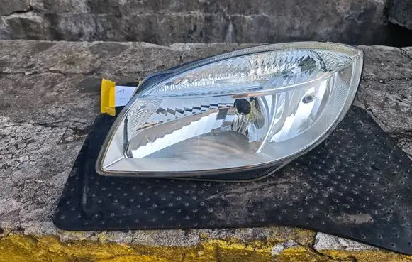 Skoda Fabia Mk2 (5J) Headlight/headlamp 5J1941015 1ED24702601