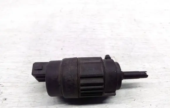 Opel Omega B2 Windscreen/windshield washer pump 090586631