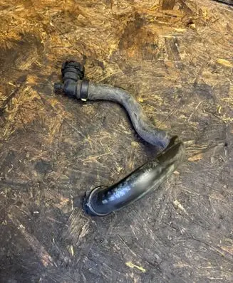 Peugeot 308 Engine coolant pipe/hose 980398178001
