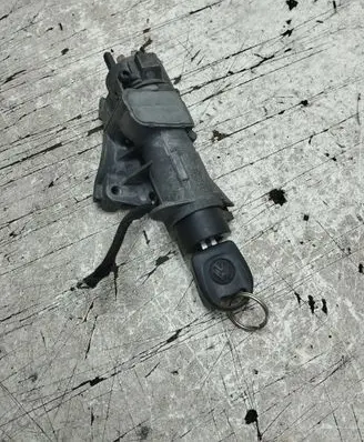 Volkswagen PASSAT B5 Ignition lock 4B0905851A