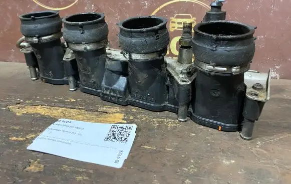 Volkswagen Touran I Intake manifold 2900901599