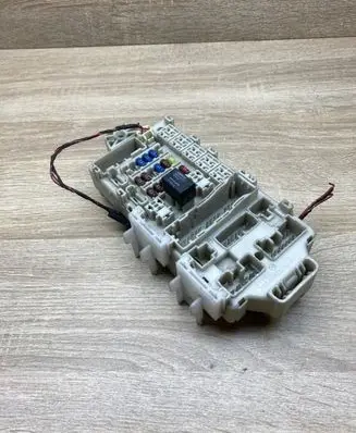 Mitsubishi Galant IX Fuse module MR515993