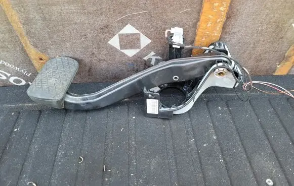 Mercedes-Benz E W212 Brake pedal A2042902001