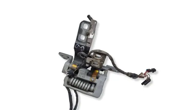 BMW 5 E60 E61 Tailgate/trunk/boot hinge 7061384