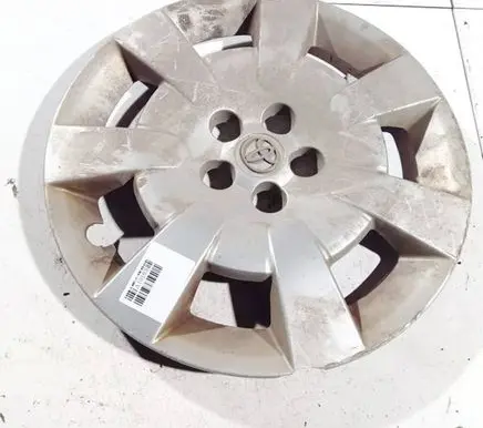 Toyota Avensis T250 R16 wheel hub/cap/trim 42602ca020 42602-ca020