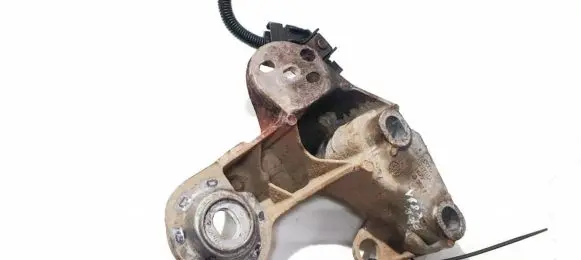 Engine mounting bracket