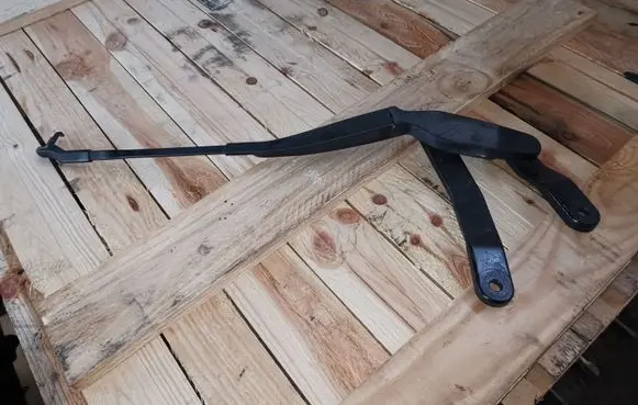 Mercedes-Benz E W212 Front wiper blade arm 3392125703 A2128200944