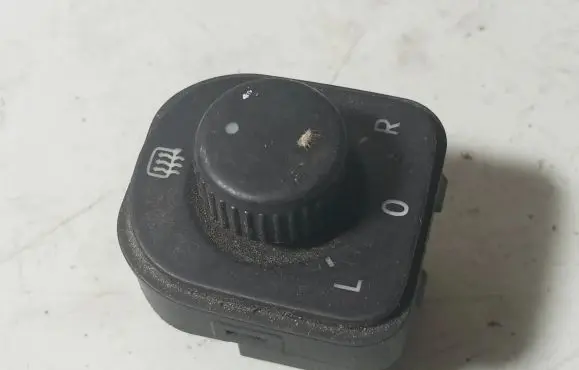 Volkswagen PASSAT B6 Wing mirror switch 1K0959565F
