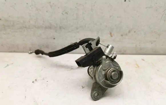Audi A6 S6 C6 4F Tailgate exterior lock 8E0827573