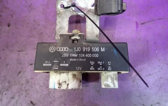Volkswagen Polo IV 9N3 Fan control module 1j0919506m