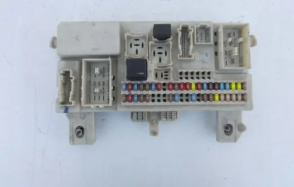 Volvo V50 Fuse module 8690719