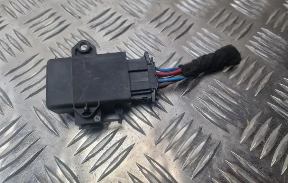 Volkswagen Touareg I Seat heating relay 1K0959772