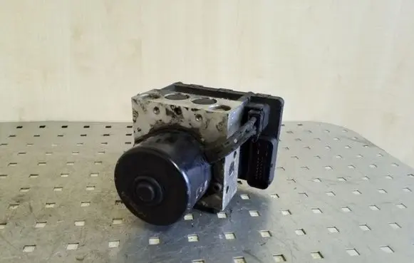 Volkswagen Golf IV ABS Pump 1J0907379P 1J0614117D