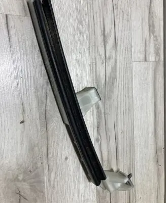 Renault Clio V Rear door windshield rail 822165139R