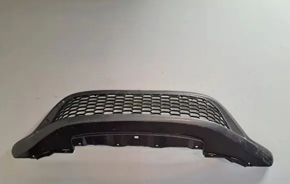 Front bumper lip