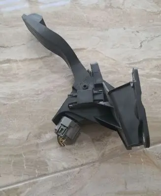 Ford Mondeo Mk III Accelerator throttle pedal XR8F9F832BD