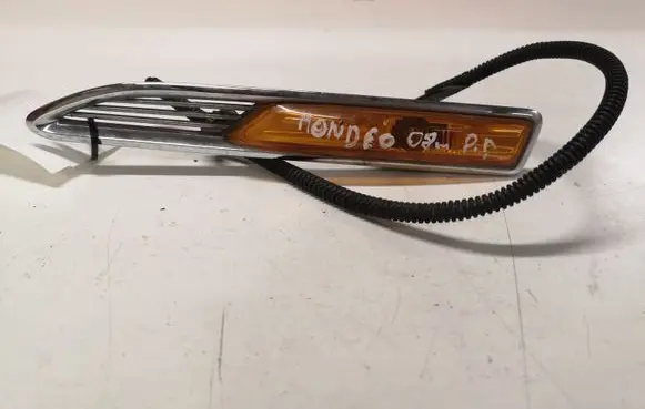 Front fender indicator light
