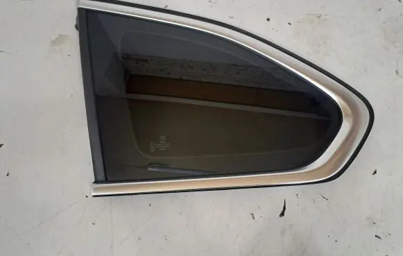 BMW X1 F48 F49 Rear side window 7362243