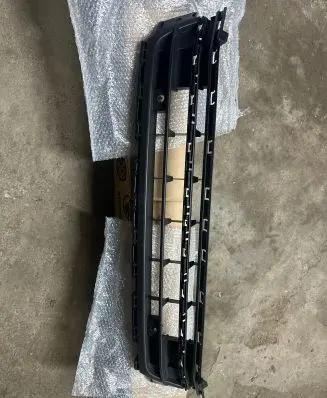 Volkswagen Jetta VI Front bumper lower grill 5C6853671P 609556 001046598
