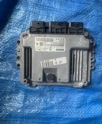 Peugeot 207 Engine control unit/module 0281012467