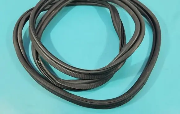 Land Rover Evoque I Seal rubber (tailgate) IMPRK1554786