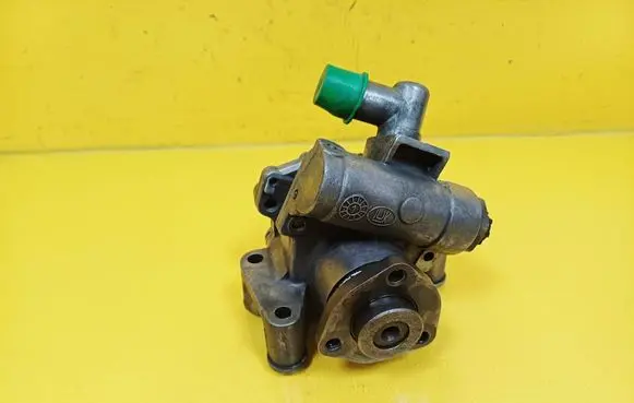 Mercedes-Benz C W203 Power steering pump 