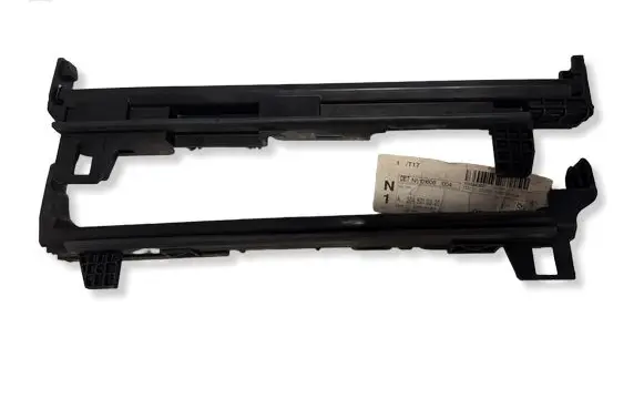 Mercedes-Benz C AMG W204 Radiator mount bracket A2045010320 K53440937 40518900610018