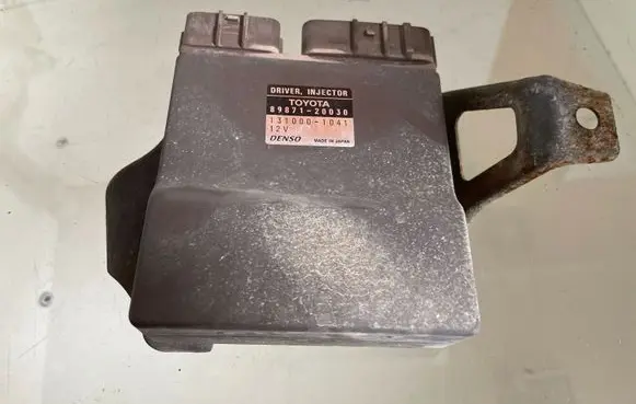 Toyota Avensis Verso Fuel injection control unit/module 8987120030