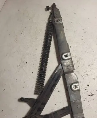 Tailgate/trunk/boot hinge