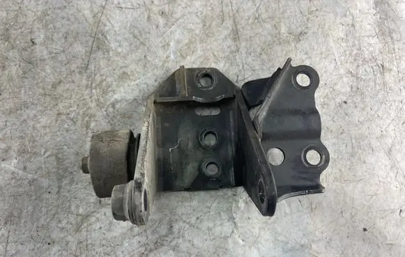 Toyota Corolla Verso AR10 Engine mounting bracket