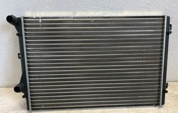 Volkswagen PASSAT B7 Coolant radiator 5K0121253B
