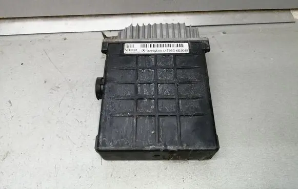 Mercedes-Benz E W124 Engine control unit/module 0095450032