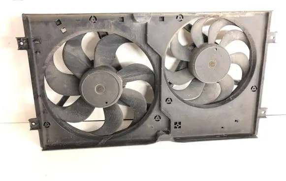 Radiator cooling fan shroud