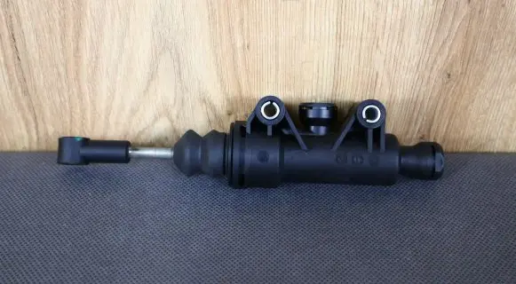 Mercedes-Benz E W212 Clutch slave cylinder 2042900112
