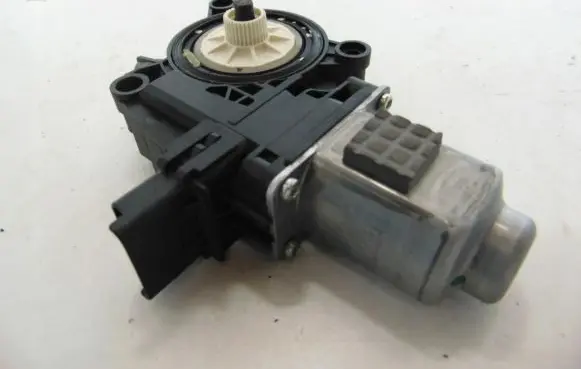KIA Stinger Front door window regulator motor 82450-J5010