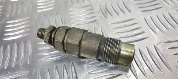 Nissan Sunny Fuel injector