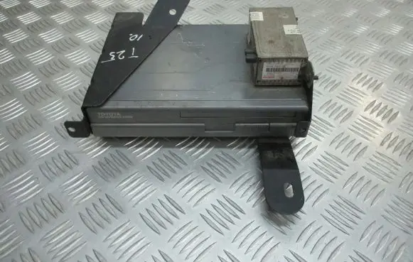 Toyota Avensis T250 Radio/GPS head unit trim 08662-00870