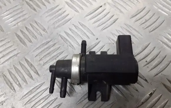 Volkswagen Golf IV Valve vacuum 1J0906627