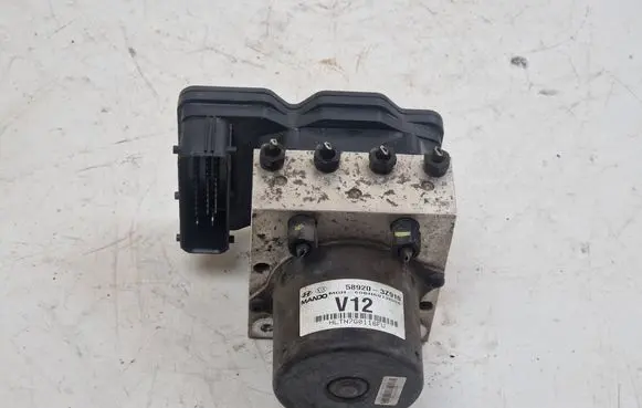 Hyundai i40 ABS Pump 589203Z910