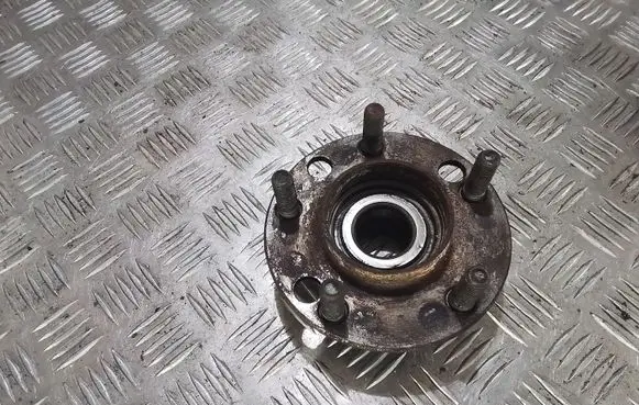 Chrysler 300M Rear wheel hub