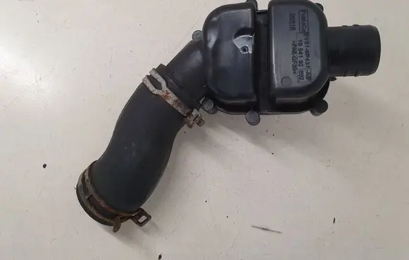 Ford Focus Intake resonator BV619P437
